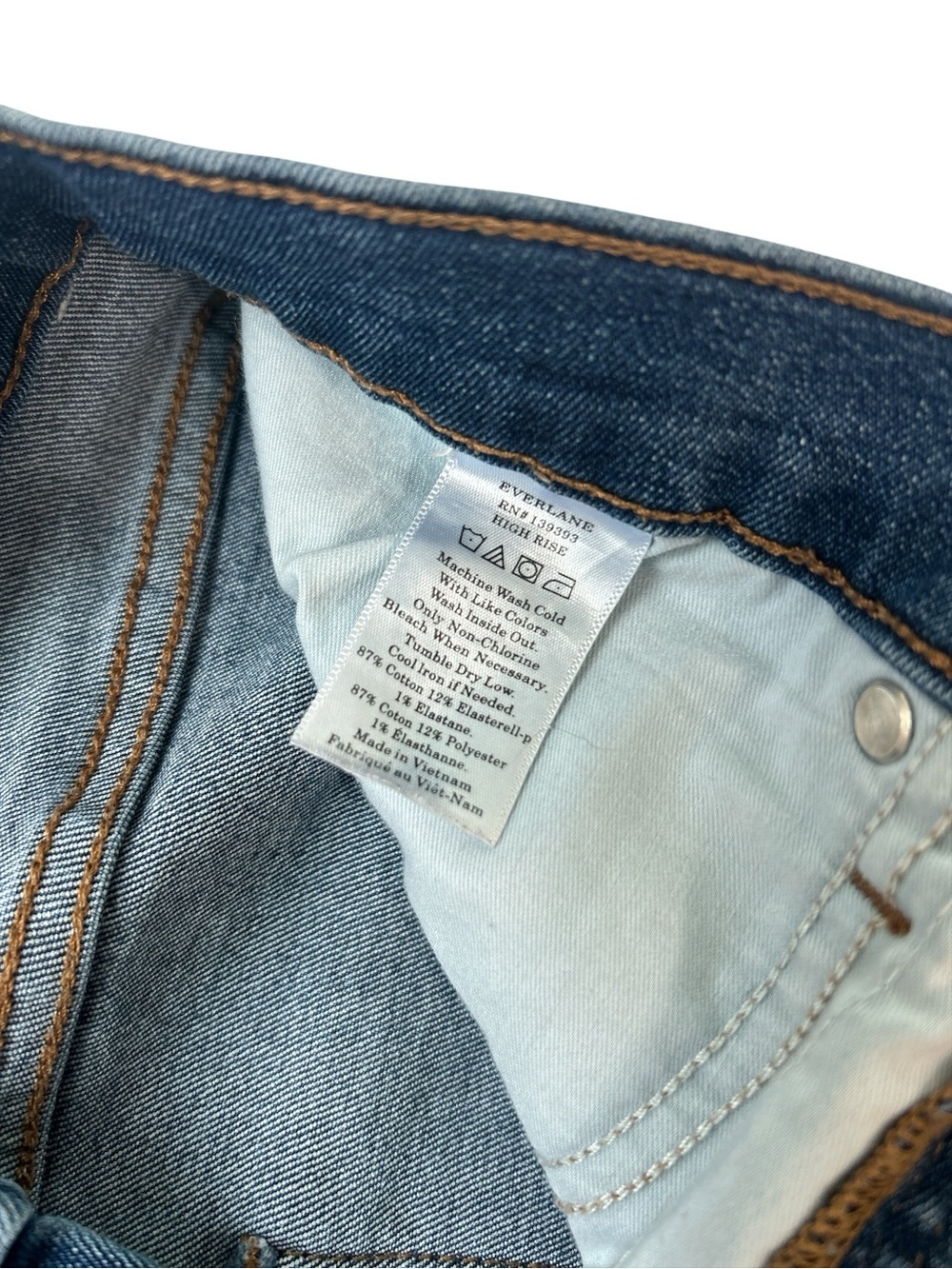 Everlane Women’s Skinny Jeans in Dark Blue Wash - Picture 4 of 5